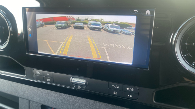 Mercedes-Benz Sprinter 315Cdi L2 Diesel Rwd 3.5t H2 Pro Van 9G-Tronic - Image 3